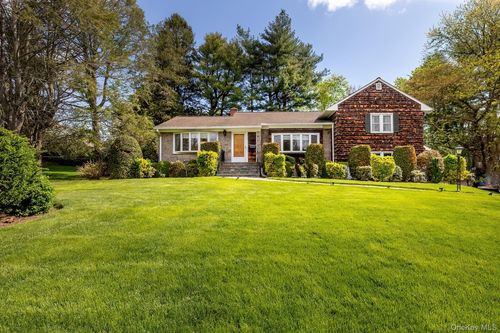 7 Carlton Ln, Rye Brook, NY, 10573-1402 | Card Image