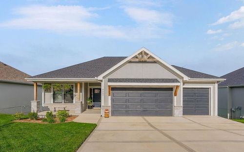 8461 Primrose St, De Soto, KS, 66018-7126 | Card Image