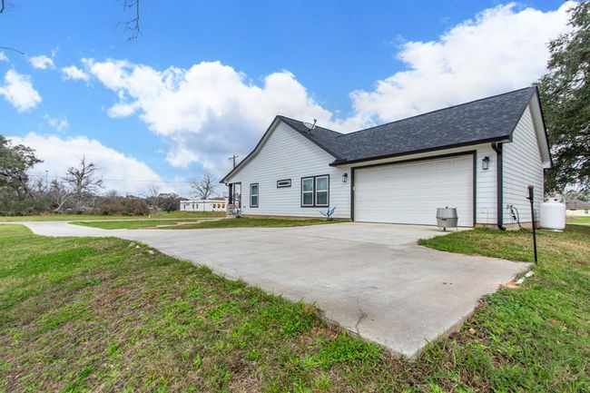 202 Horse Shoe Trl, House other with 3 bedrooms, 2 bathrooms and 2 parking in Angleton TX | Image 26