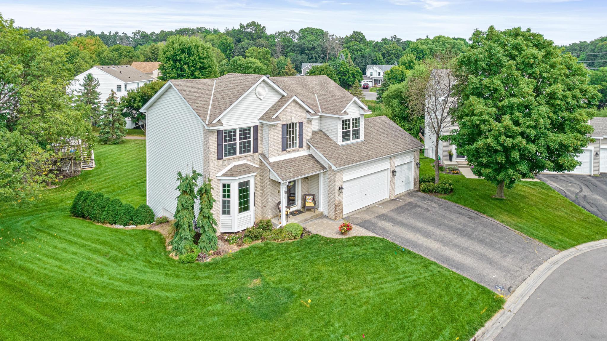 Autumn Woods Dr, Chaska, MN 55318