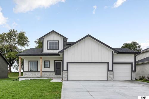 17608 Potter St, Bennington, NE, 68007-1256 | Card Image