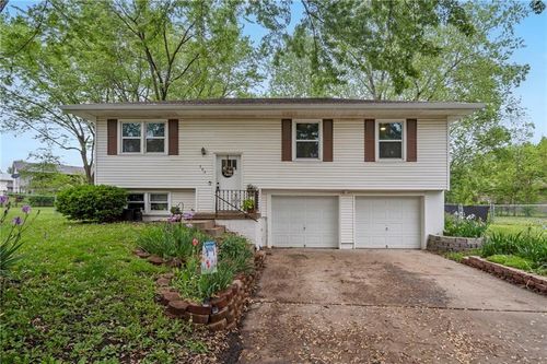 504 W 5th Ct, Peculiar, MO, 64078-9764 | Card Image