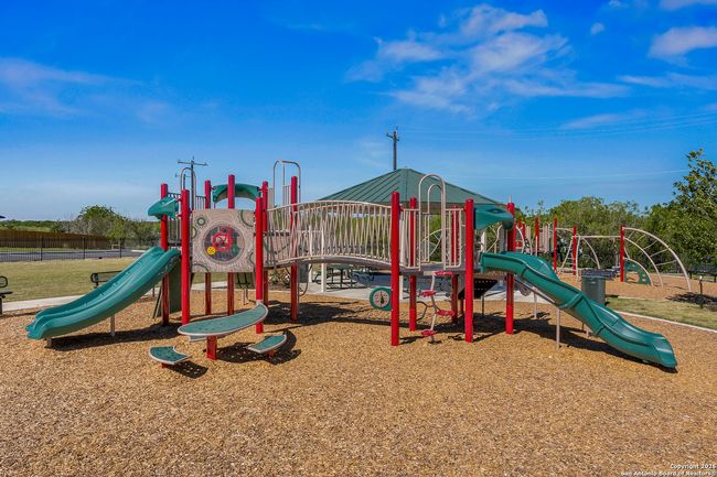 9427 Crestway Rd, House other with 3 bedrooms, 3 bathrooms and null parking in Converse TX | Image 4