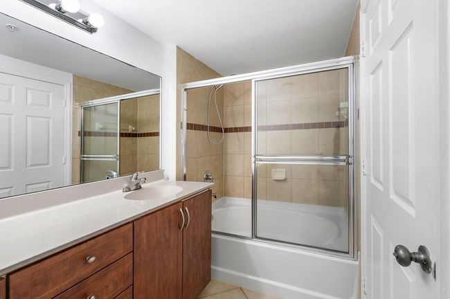 APT-208 - 6492 Emerald Dunes Dr, Condo with 3 bedrooms, 2 bathrooms and null parking in West Palm Beach FL | Image 21