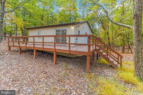 33 Maple Ln, BERKELEY SPRINGS, WV, 25411-7328 | Card Image