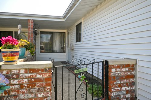 951 Chelsea Ln, Schaumburg, IL, 60193-3724 | Card Image