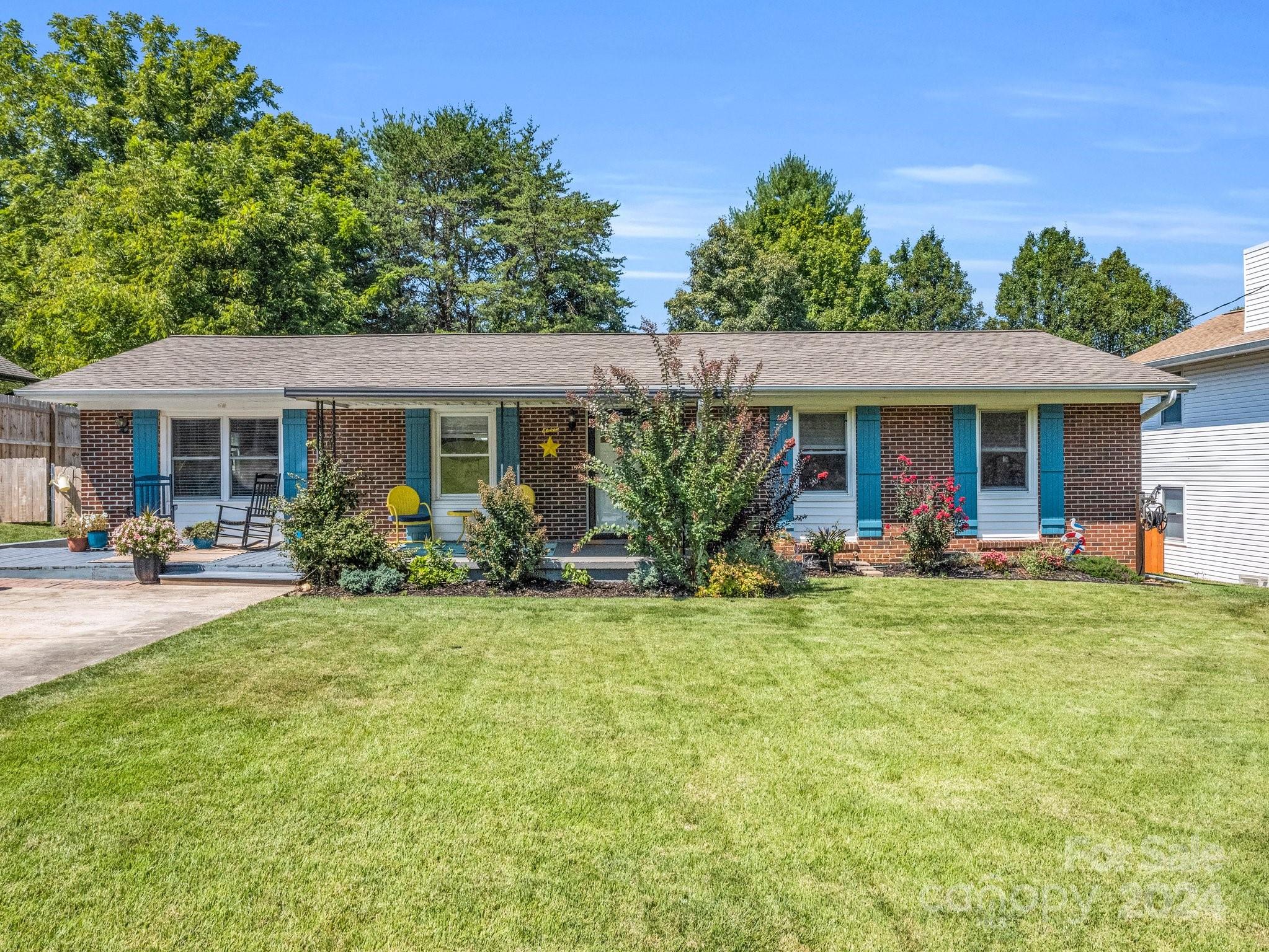 Pleasant Ridge Dr, Asheville, NC 28805