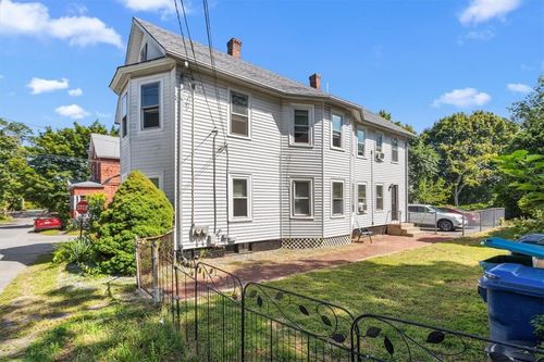 84 Spruce St, Warwick, RI, 02886-7135 | Card Image