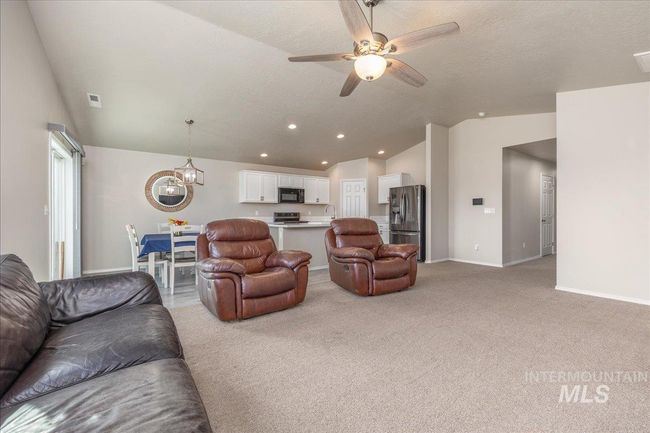 13538 Bascom St, House other with 4 bedrooms, 2 bathrooms and 2 parking in Caldwell ID | Image 13