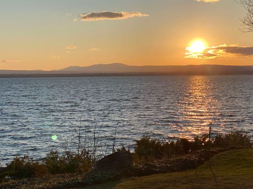 571 W Shore Rd, South Hero, VT, 05486-4404 | Card Image