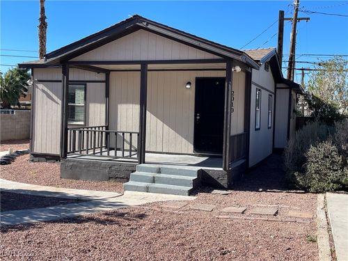 2010 Fairfield Ave, Las Vegas, NV, 89102-4718 | Card Image