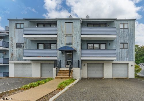 4 Domessina Ln, Caldwell, NJ, 07006-4853 | Card Image