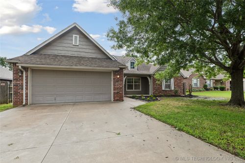 2110 Javine Ct, Skiatook, OK, 74070-3526 | Card Image