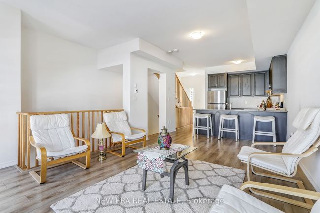 207 Danzatore Path, Condo with 5 bedrooms, 3 bathrooms and 1 parking in Oshawa ON | Image 6