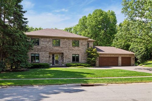 8050 134th St W, Apple Valley, MN, 55124-9537 | Card Image