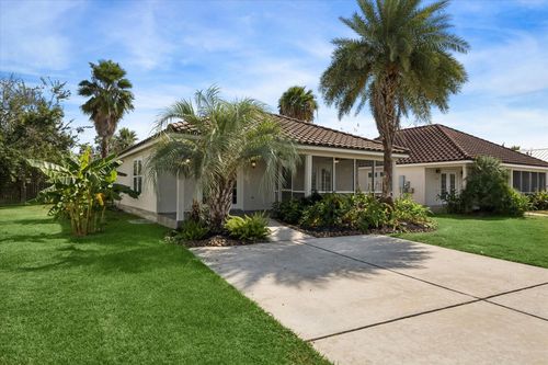 282 Debbie Ln, Dickinson, TX, 77539-1936 | Card Image