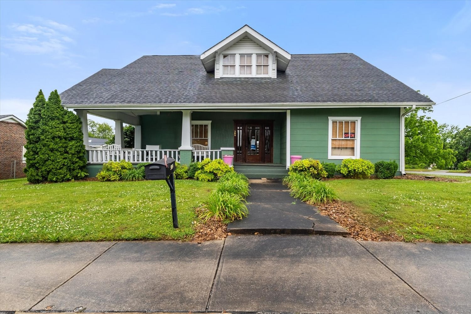 Commercial Sale in Winchester
