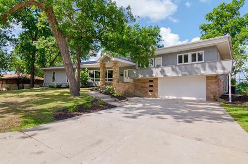 985 Bridgewood Drive, NEENAH, WI, 54956 | Card Image