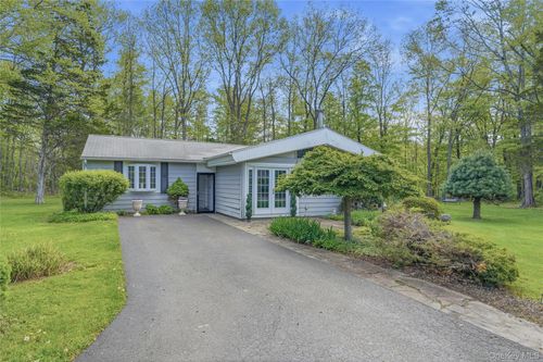 7 Maryland Ct, Stone Ridge, NY, 12484-5428 | Card Image