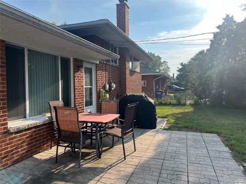 33158 Shawnee St, Westland, MI, 48185-2710 | Card Image