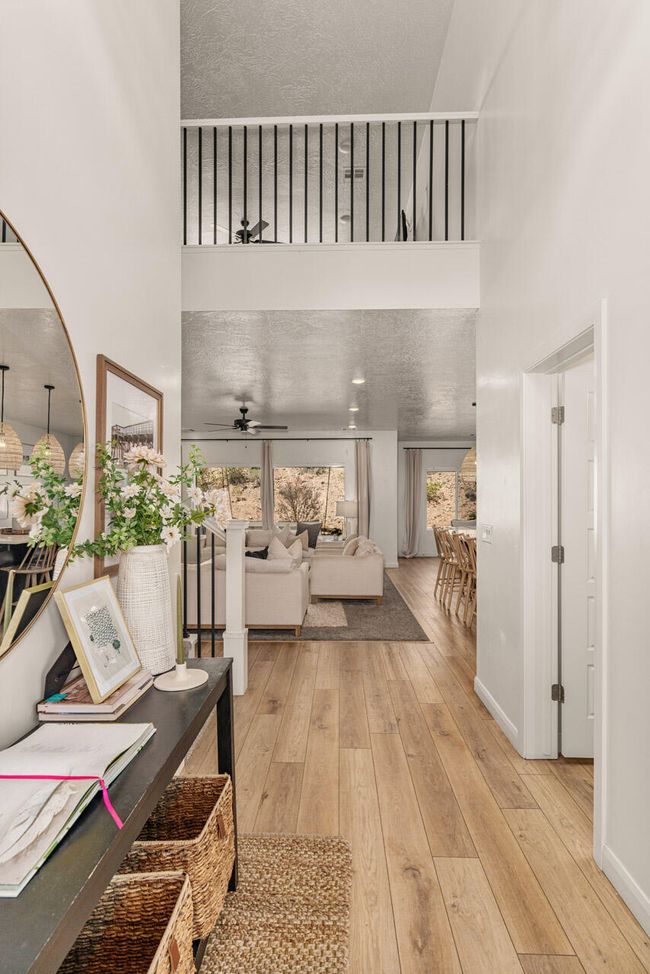 Front Entrance Hallway | Image 23