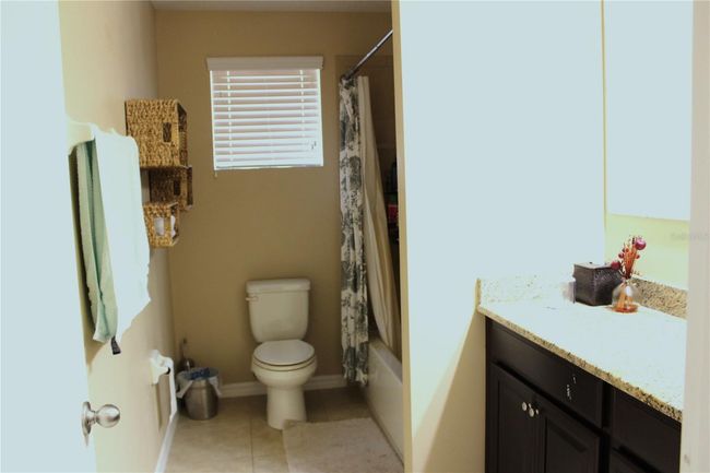 Hallway bathroom | Image 50