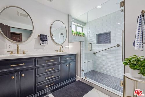 305-11218 Camarillo St, Toluca Lake, CA, 91602-1602 | Card Image