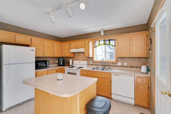 701 11 Th Ave Nw, House other with 3 bedrooms, 3 bathrooms and null parking in Isanti MN | Image 9
