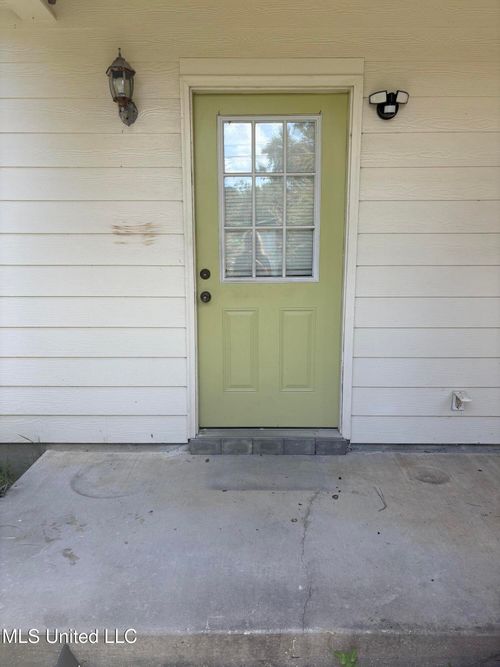 329 Ruella Ave, Bay Saint Louis, MS, 39520-3558 | Card Image