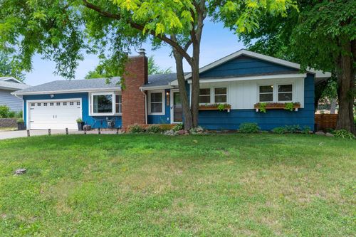 771 Creek Ave, Mendota Heights, MN, 55120-1615 | Card Image
