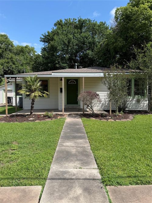 1002 W Willis Street, Alvin, TX, 77511 | Card Image