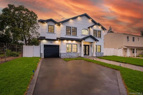 12 Hoover Ln, Bethpage, NY, 11714-4805 | Card Image