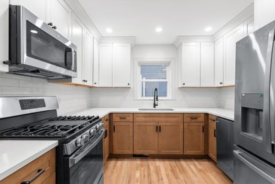 19 - 17-19 Linwood Ave, Condo with 3 bedrooms, 2 bathrooms and 2 parking in Melrose MA | Image 3