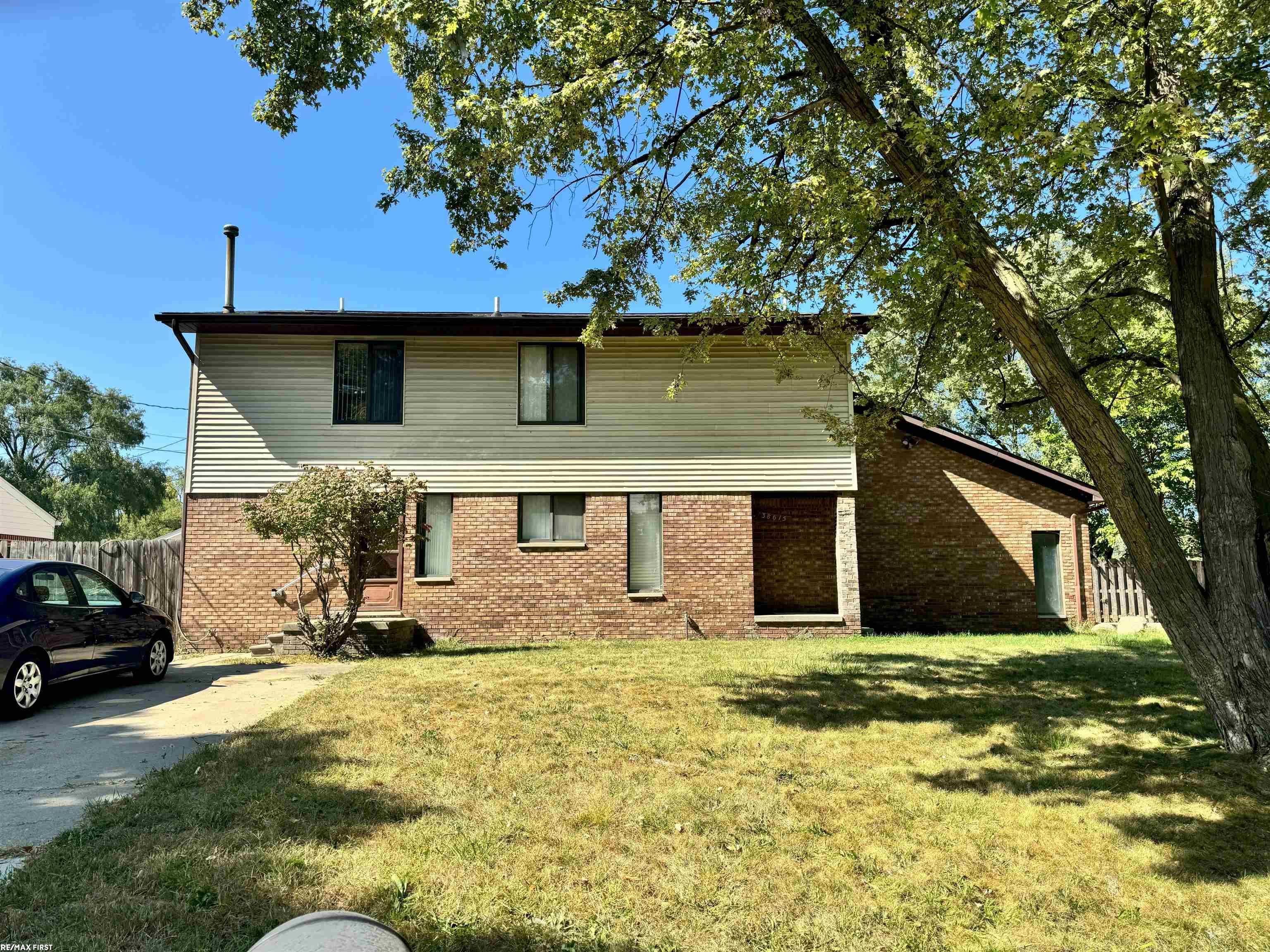 Meadowdale St, Clinton Township, MI 48036