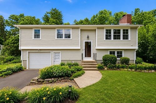 23 Phelps St, Easthampton, MA, 01027-2662 | Card Image