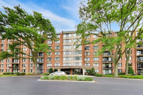 7n-2000 Saint Regis Dr, Lombard, IL, 60148-4964 | Card Image