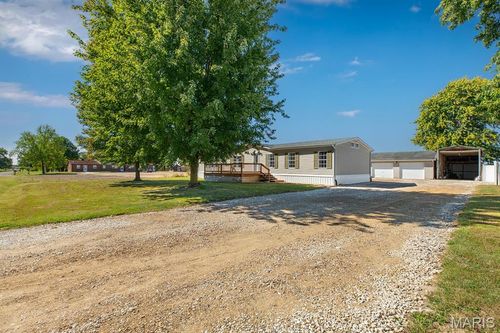 686 Bernice Ave, Shipman, IL, 62685-9750 | Card Image
