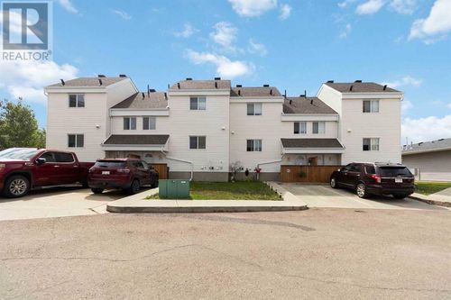 61-711 Beacon Hill Dr, Fort Mcmurray, AB, T9H3R5 | Card Image
