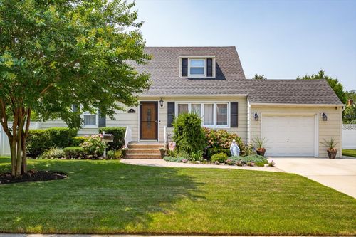 4 Hitchcock Ln, Farmingdale, NY, 11735-6122 | Card Image