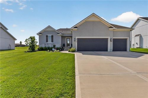 18702 Theden St, Spring Hill, KS, 66083-4606 | Card Image