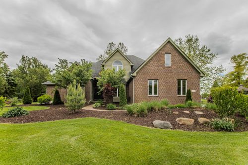 9117 Cambridge Dr, Saline, MI, 48176-9438 | Card Image