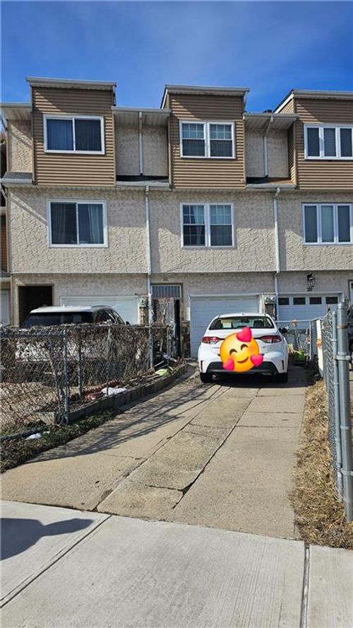 22 Long Pond Ln, Staten Island, NY, 10304-4835 | Card Image