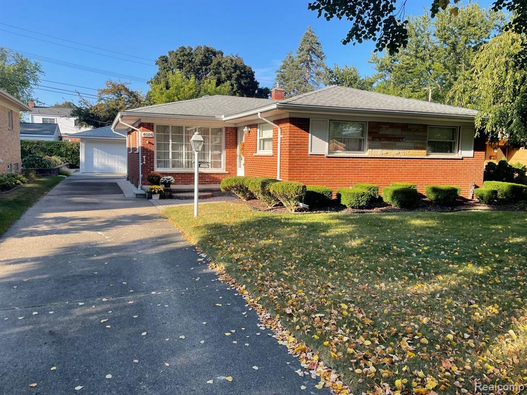 Highfield Rd, Royal Oak, MI 48073