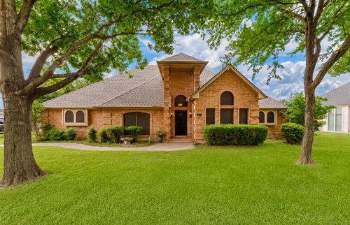 413 Lincoln Oaks Dr, Burleson, TX, 76028-4055 | Card Image
