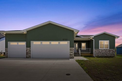 3732 Broomfield Dr, Cedar Falls, IA, 50613-9248 | Card Image