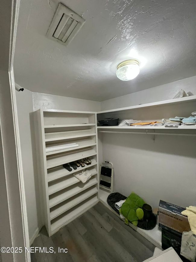 Walk in closets 2nd master | Image 27