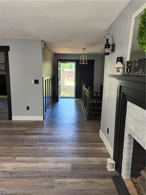 681 Foxcroft Dr, Lexington, NC, 27292-9139 | Card Image