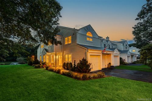 1 Pidgeon Ct, Manorville, NY, 11949-2617 | Card Image
