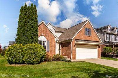 879 Autumn Ridge Drive, Home with 3 bedrooms, 2 bathrooms and null parking in Westland MI | Image 2