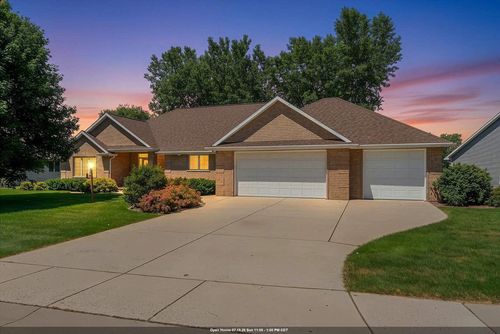 568 Royal St Pats Drive, WRIGHTSTOWN, WI, 54180 | Card Image